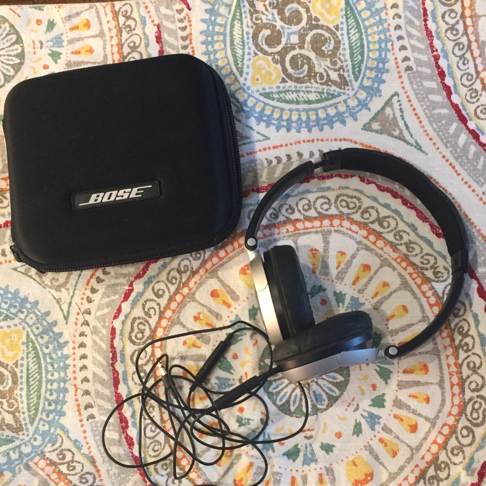 Bose corded headphone
